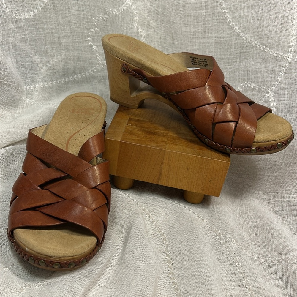 Dansko almost NEW woven leather slide in heeled sandals